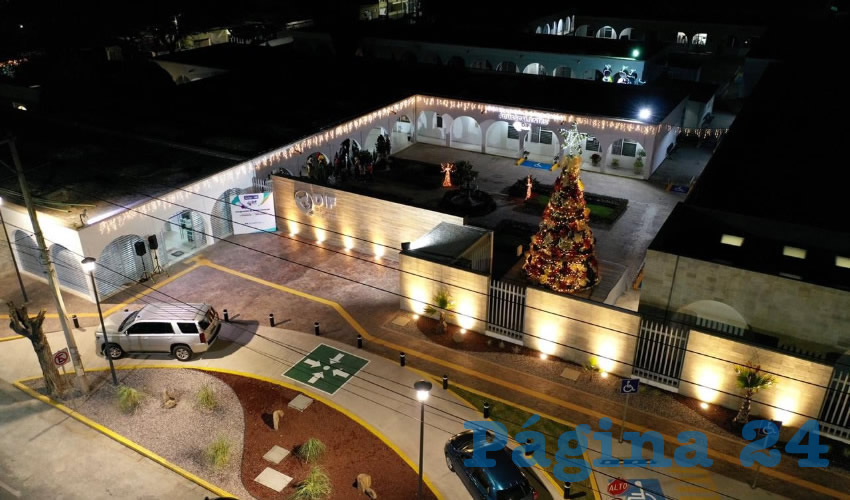 al realizar el tradicional encendido del &aacute;rbol navide&ntilde;o instalado en el DIF Estatal, Orozco Sandoval y su esposa coincidieron al se&ntilde;alar que la Nochebuena ser&aacute; una celebraci&oacute;n diferente por la pandemia, pero que en &eacute;sta no se debe cambiar los valores que representan las tradiciones que unen a las familias