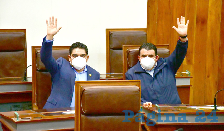 El 19 de noviembre la LXIII Legislatura aprobó la Ley que Regula el uso Obligatorio del Cubrebocas para la entidad, lo anterior fue hecho después que el gobernador Alejandro Tello Cristerna enviara la iniciativa al Congreso del Estado y presionara mediante las y los diputados del Partido Revolucionario Institucional (PRI) y las redes sociales, principalmente, para que fuera avalada su propuesta (Foto: Cortesía)