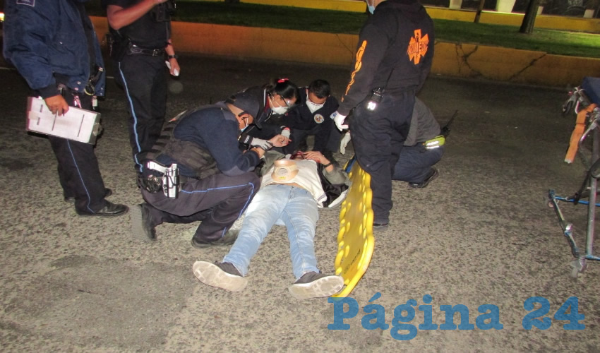Fuertes golpes en la cara y el rostro sufrió Juan Antonio Alfaro Rivera, de 34 años, al accidentarse en el fraccionamiento Lomas de Santa Anita.