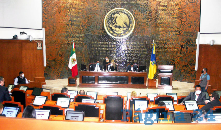 Los dictámenes establecían irregularidades en el gasto de cinco municipios –Tototlán, Huejúcar, Tuxcacuesco, Mixtlán y Magdalena– y de la cuenta pública 2017 de la UdeG, por un total de 21.8 millones de pesos; sin embargo, diputados de todas las fracciones, exceptuando Morena, votaron en contra de fincar cargos/Foto: Francisco Tapia