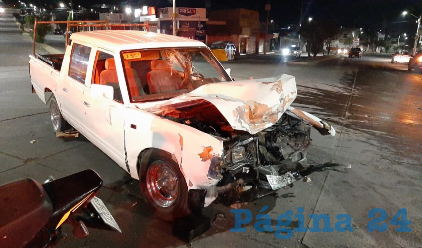 Así quedó la camioneta Nissan Datsun que conducía el ebrio Manuel Góngora Padilla, de 34 años