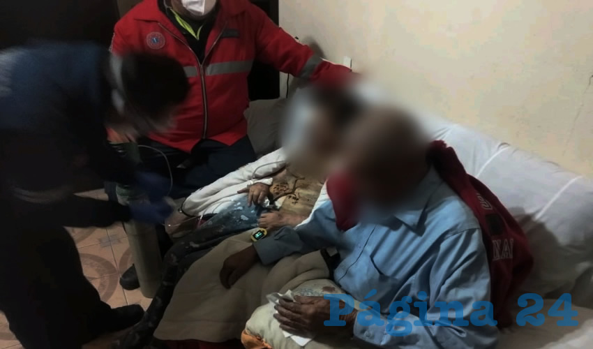 Prisciliano “N” “N”, de 92 años y su esposa María del Socorro “N” “N”, de 81 años, dormían cuando comenzó a incendiarse su casa situada en calle Jesús Terán oriente, en la colonia Revolución, en San Francisco de los Romo