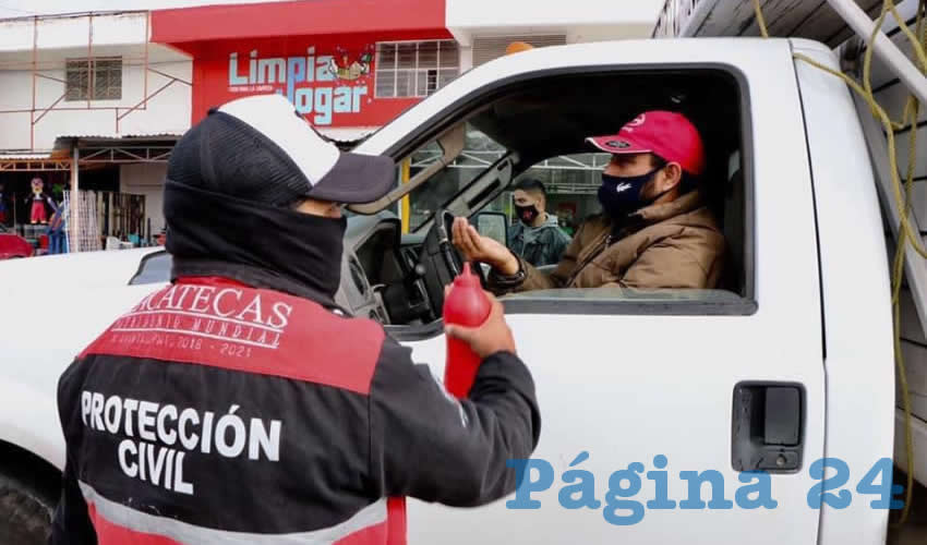 Siguen dotando de gel alcoholado en los accesos