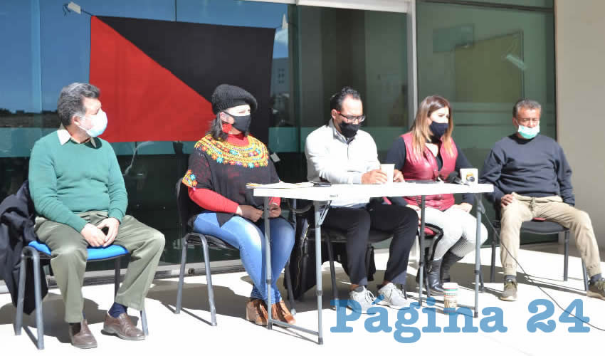 Miembros del Grupo de Democracia Sindical y del Bloque de Defensa por los Derechos de la Comunidad Universitaria reprocharon que la actual administración del Sindicato de Trabajadores de la Universidad Autónoma de Zacatecas (STUAZ) que encabeza Carmen Saucedo Rivas, no entregó las carteras ganadas a los de la planilla de adversarios. (Foto: Merari Martínez)