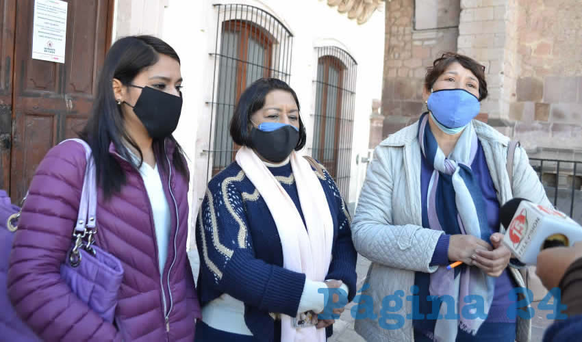 Trabajadores de los 11 Centros de Desarrollo Infantil (Cendi) Emiliano Zapata, de la Universidad del Campo y de la preparatoria Carlos Marx, realizaron una caravana a bordo de vehículos para exponer la problemática por la que atraviesan a raíz de la falta de recursos correspondientes a sus salarios (Foto: Merari Martínez)