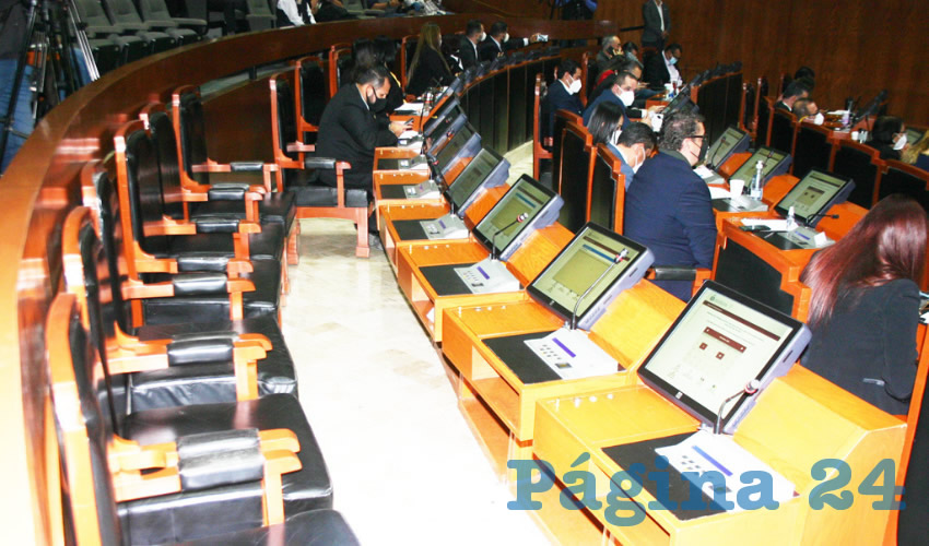 En un acto de congruencia, dijeron, los cinco diputados morenistas optaron por no presentarse a la designación de magistraturas, para evidenciar que no avalaron la repartición de espacios entre Movimiento y Ciudadano y el PAN, que se llevaron seis y dos espacios respectivamente/Foto: Francisco Tapia