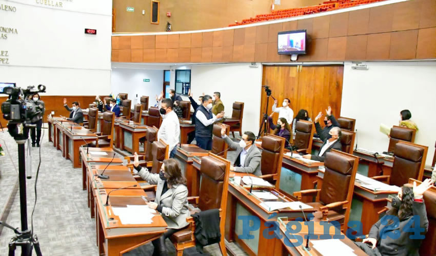 El dictamen leído por la Comisión de Presupuesto, presidida por José María González Nava, después del estudio y análisis presenta modificaciones a la propuesta original enviada por el gobernador Alejandro Tello Cristerna, pues contempla cuatro millones de pesos más para la Benemérita Universidad Autónoma de Zacatecas (BUAZ), así como una disminución de 200 millones a la Secretaría de Educación y que son repartidos entre las secretarías de gobierno (Foto: Cortesía)