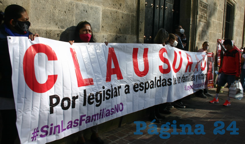 Lograron frenar el madruguete que pretendían los legisladores para aprobar una ley que no considera las aportaciones de los activistas y familiares de desaparecidos /Fotos: Francisco Tapia