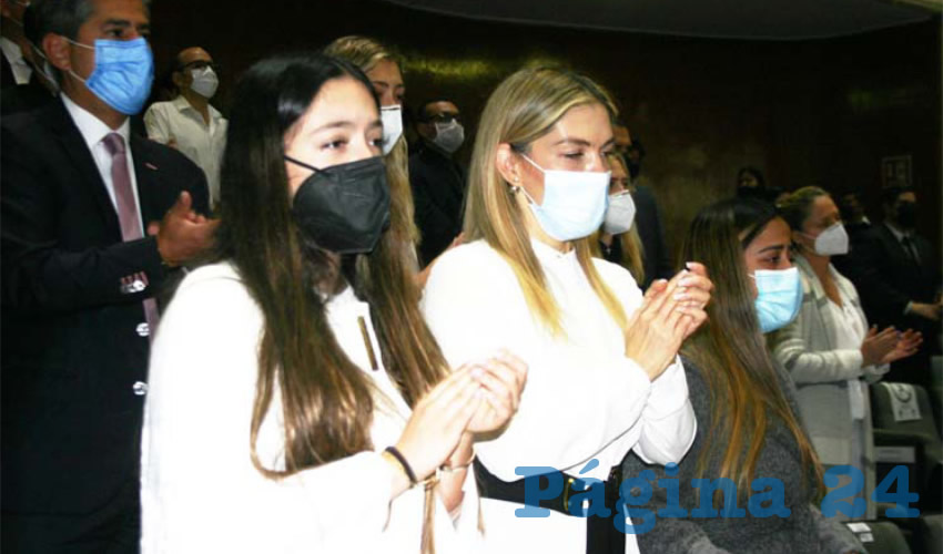 Lorena Jassibe Arriaga, esposa del ex gobernador (derecha), se dijo confiada en que las autoridades harán su parte para dar con los culpables y hacer justicia, más porque “la gente siempre lo recordará porque nunca fue un hombre de conflictos o de rencores”