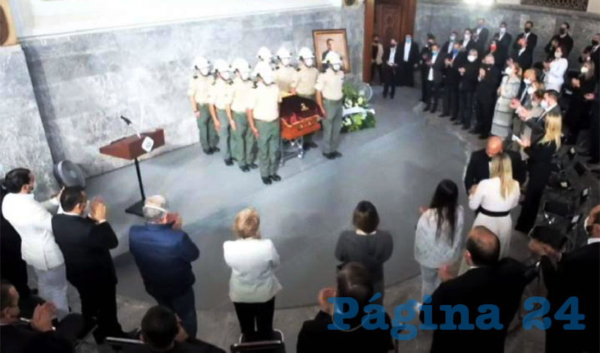 Enrique Alfaro reveló que quiso escribir un discurso, pero no pudo, por lo que recordó tres momentos que vivió con Aristóteles ¬-a quien define como su adversario político y a la vez su amigo–, los cuales influyeron en el rumbo del estado/Foto: Captura de Video