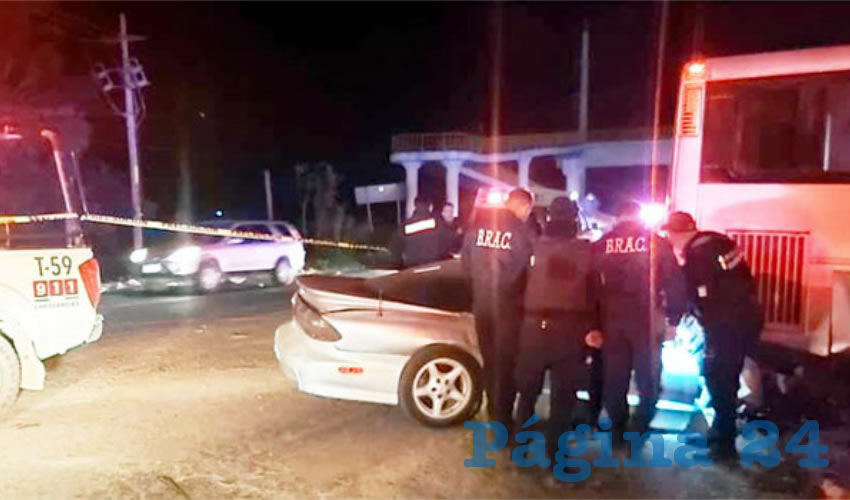 El conducto de un auto compacto estampó su vida contra la parte trasera de un camión de pasajeros en el municipio de Tala/Foto: Cortesía