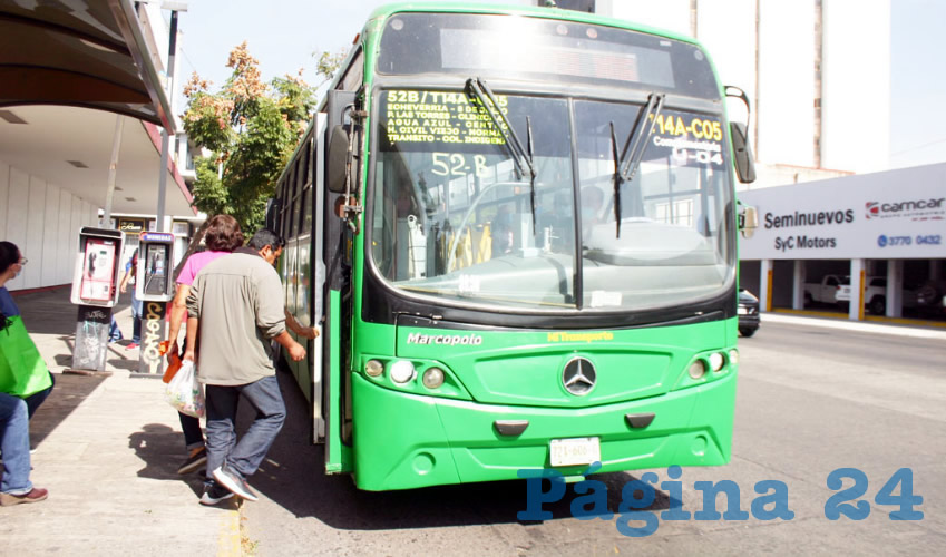 Medio pintados y con las especificaciones de “modernización” a la ahí se va, así opera la inmensa mayoría de camiones del transporte público, a un indignante costo de 9.50 pesos por pasaje/Foto: Francisco Tapia