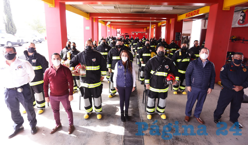 Tere Jim&eacute;nez entreg&oacute; 40 equipos de trabajo de protecci&oacute;n personal que incluyen chaquet&oacute;n, pantal&oacute;n, botas, guantes y escafandra