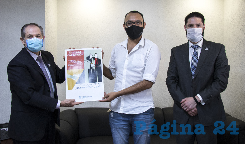 El contralor señaló que se entregó una tableta gráfica electrónica al ganador del primer lugar; también se publicará el cartel en medios oficiales, así como la aplicación del mismo en la identidad gráfica digital de la Contraloría