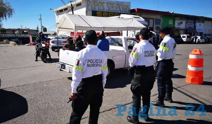 Se está fomentando la sana distancia, el uso de cubrebocas, la aplicación de gel alcoholado, así como la prohibición de acceso a personas de los grupos etarios más vulnerables