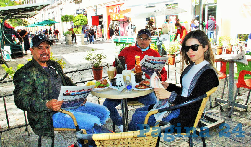 En Caf&eacute; Catedral desayun&oacute; Alfredo Flores con los hermanos Luis Manuel y Silvia Rinc&oacute;n Villa