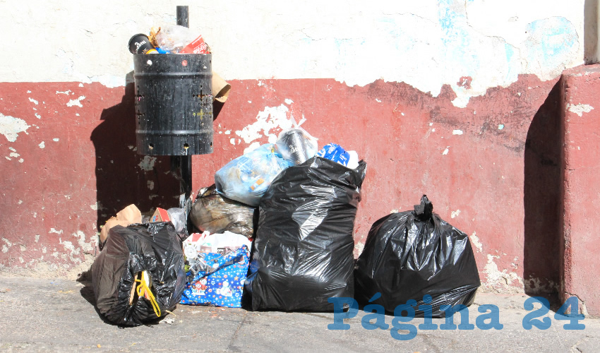 Por la contingencia subió hasta 140 a 145 toneladas de basura diarias, disminuyendo en junio a 130 toneladas diarias, pero en este periodo vacacional llegó hasta las 190 toneladas diarias (Foto: Página 24/ Rocío Castro Alvarado)