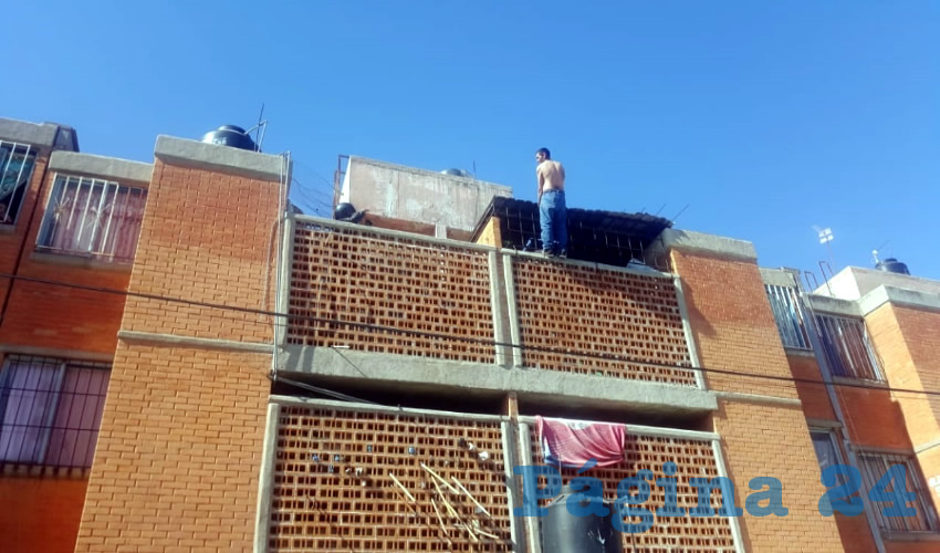 El sujeto pretendía lanzarse desde lo alto del edificio 115, en el fraccionamiento Infonavit Morelos.