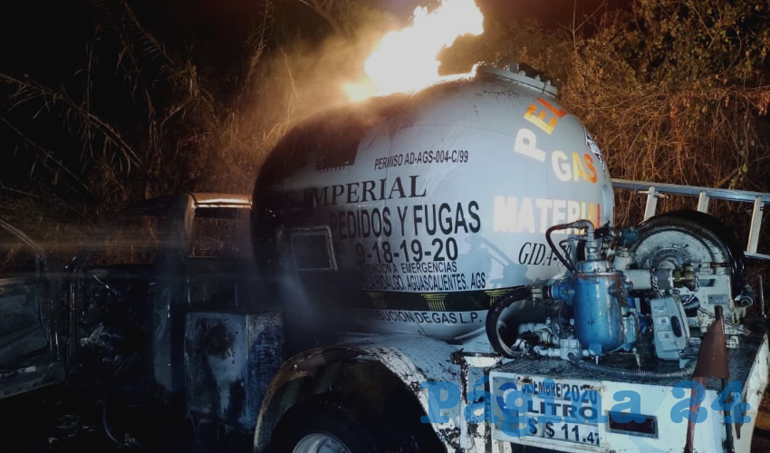 La unidad de Gas Imperial se quem&oacute; en el camin&oacute; a la presa de Malpaso, en Calvillo