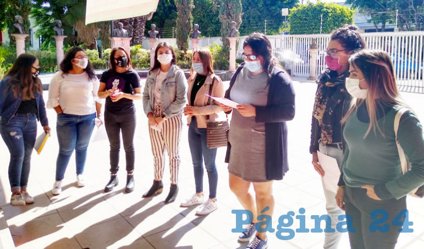 Mujeres integrantes del movimiento paritarista recordaron a los partidos políticos que el tema se debe dar por mandato constitucional, sustentado en el principio y el derecho a la igualdad y no discriminación, más allá de los lineamientos que marque o no el instituto electoral o los tribunales/Foto: Cortesía