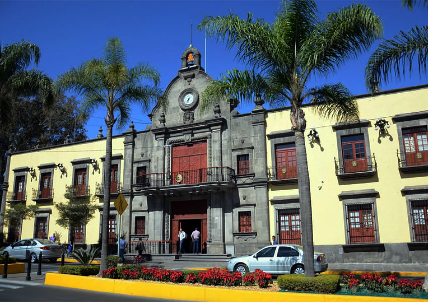 Se saborean la alcaldía de Zapopan: El martes pasado José Luis Tostado Bastidas, secretario general del ayuntamiento zapopano; Juan José Frangie, jefe de gabinete del municipio; Manuel Herrera Vega, ex presidente de la Concamin; así como la diputada federal Fabiola Loya, registraron sus precandidaturas para Zapopan también en MC. También se sumaron a esta oleada la diputada Mirza Flores y el legislador Esteban Estrada