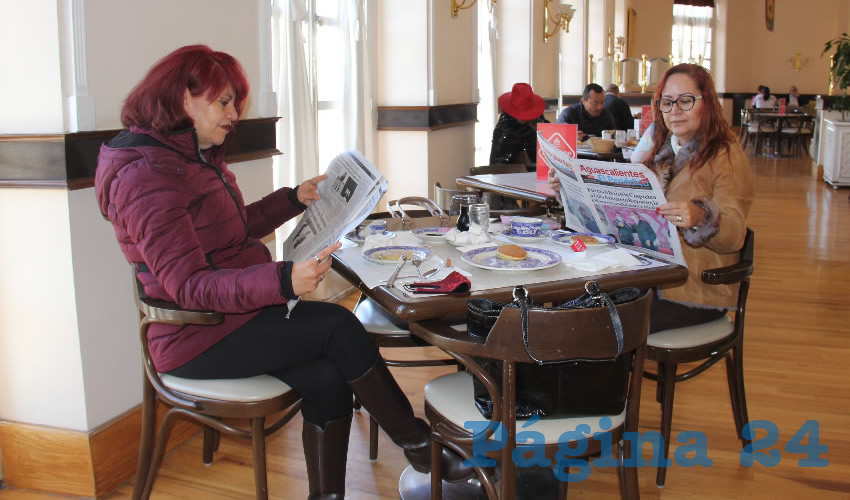 En el restaurante Sanborns desayunaron Elisa Sugey Garc&iacute;a Mojarro y Lourdes Dom&iacute;nguez Aranda