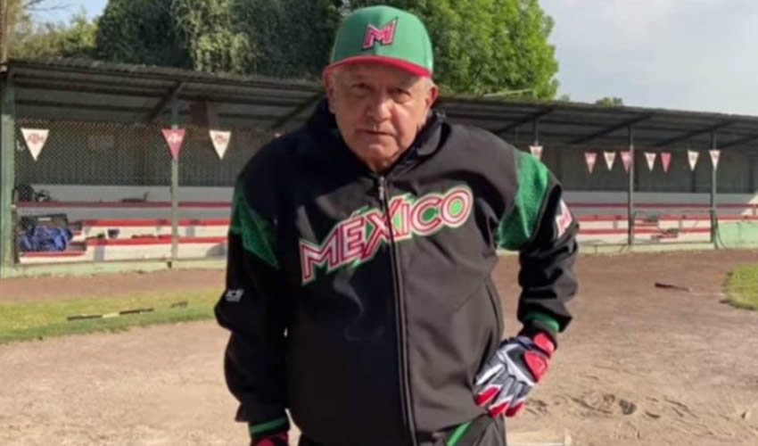 El presidente López Obrador publicó el lunes un video en el que practica beisbol (Foto: YouTube/Andrés Manuel López Obrador)