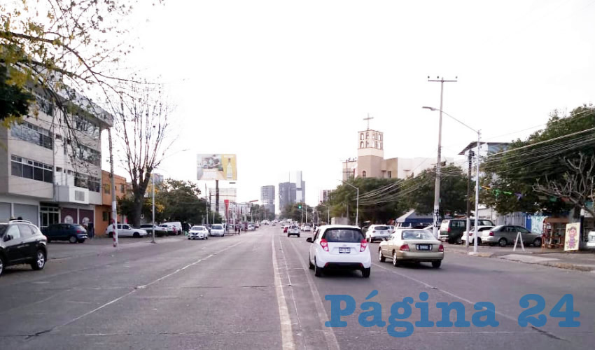 La oleada de atracos con lujo de violencia incluso ocurre en la concurrida avenida Plan de San Luis, que atraviesa la colonia Mezquitán Country/Foto: Francisco Tapia