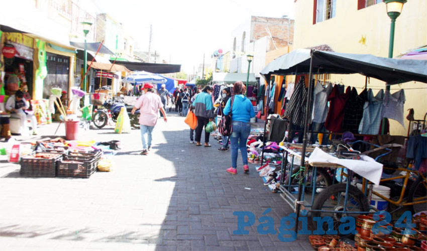 Si bien las autoridades municipales tienen la obligación de ver porque el servicio de recolección de basura sea eficiente, especialmente en días de tianguis, son muchos ciudadanos los que no tienen los mejores hábitos a la hora de manejar sus desechos/Foto: Francisco Tapia
