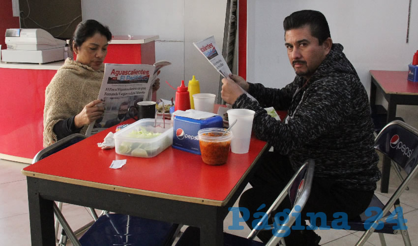 En el restaurante El Maizito Azul desayunaron Araceli Mart&iacute;nez de Moreno y Eduardo Moreno Ch&aacute;vez