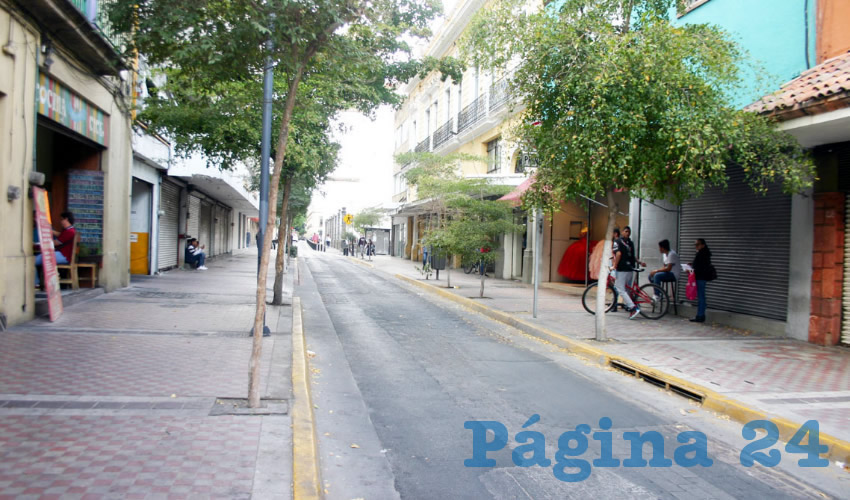 Los fines de semana se había prohibido la operación de corredores, plazas y centros comerciales, así como tianguis; pero en la realidad muchos sí abrieron, desoyendo las indicaciones de la Secretaría de Salud/Fotos: Francisco Tapia