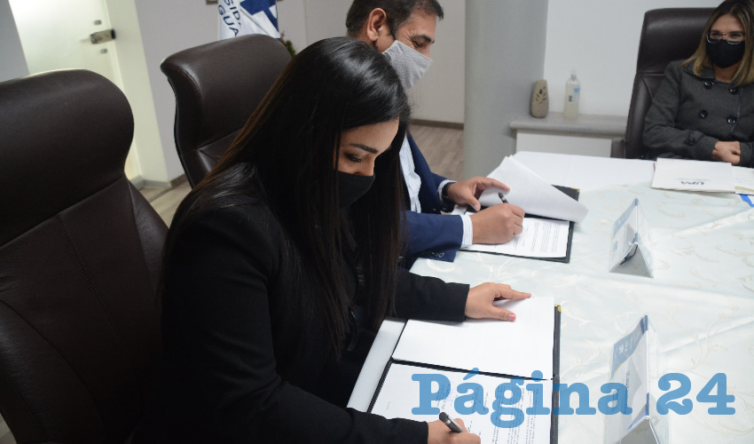 El rector de la UPA, Luis Carlos Ibarra Tejeda, firmó un convenio de colaboración con TRAZENDIA, mediante su CEO y fundadora, Anahí Marín López