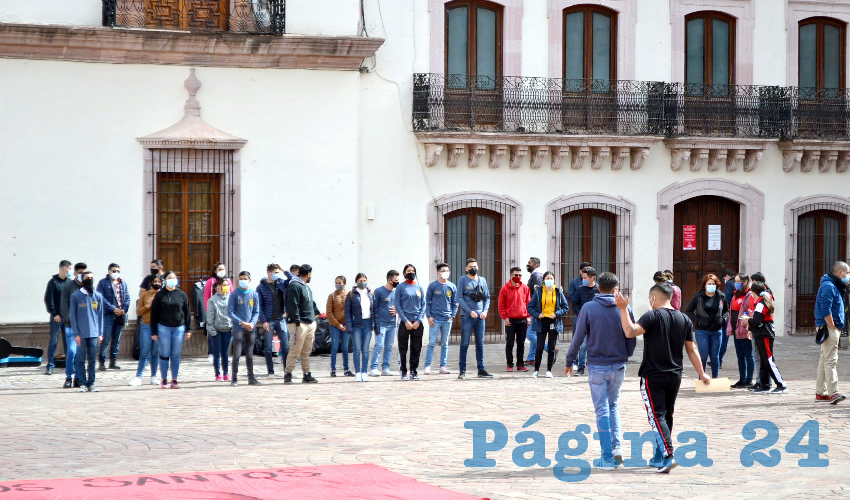 Casi al filo de las 13:00 horas de ayer, alumnos de la Escuela Normal Rural Matías Ramos Santos, de San Marcos, Loreto, se hicieron presentes en la capital zacatecana para recordar que se cumplen 21 años de la reprensión más humillante que ha recibido esta institución (Foto: Merari Martínez)