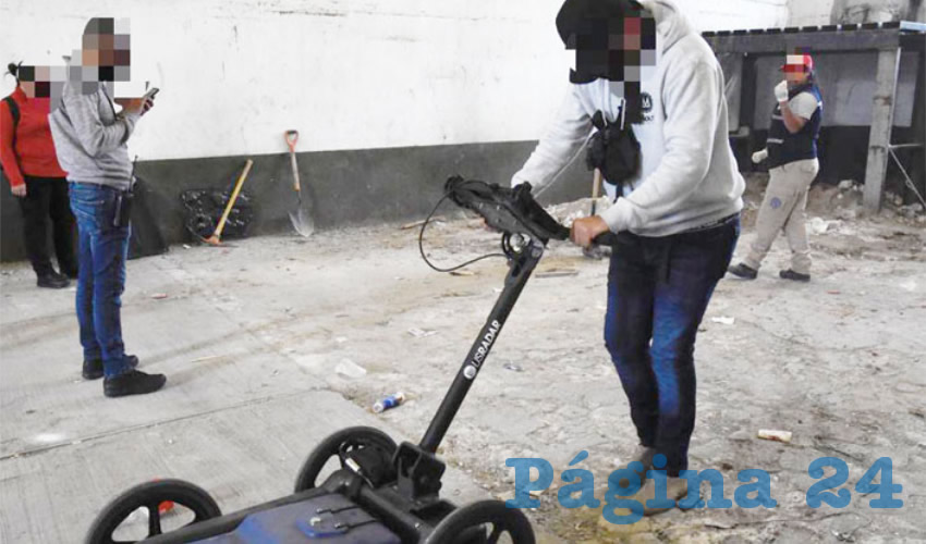 La policía investigadora acudió a la bodega que se ubica en las calles Hacienda Juchipila, cerca del cruce de Hacienda del Casco, donde encontró diversos indicios, así como tierra removida. Utilizaron equipo especializado, pero sólo encontraron cuatro víctimas enterradas/Foto: Especial