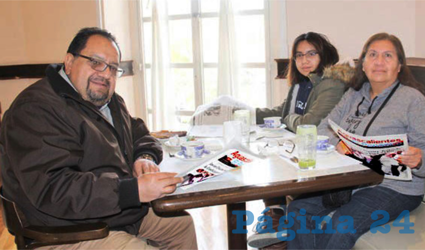 En Sanborns del centro departieron Raúl Machorro Maqueda, su hija Gabriela Machorro García y su esposa Guadalupe García Tapia