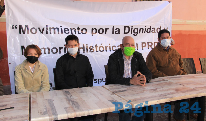 Agrupados bajo el nombre Movimiento por la Dignidad y la Memoria Histórica del PRD, exdirigentes municipales, regidores y simpatizantes del sol azteca expresaron su rechazo a la alianza con el PRI y el PAN; anunciaron que no se adherirán a ningún otro partido o movimiento político y llamaron a la militancia del sol azteca a reflexionar sobre el apoyo a un proyecto que no les beneficiará en lo político (Foto: Rocío Castro Alvarado)