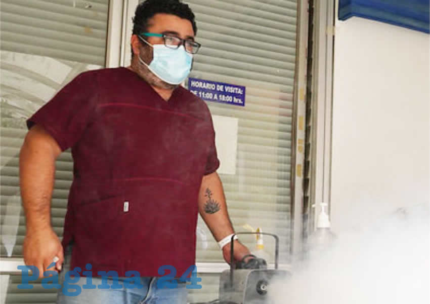 La suspensión parcial se dio por la falta de tapetes con sanitizante, termómetros digitales y gel antibacterial; además, para los 34 adultos mayores que atienden sólo hay un médico y tres enfermeras; en el lugar tampoco se llevaba registro de los casos de COVID-19/Foto: Especial