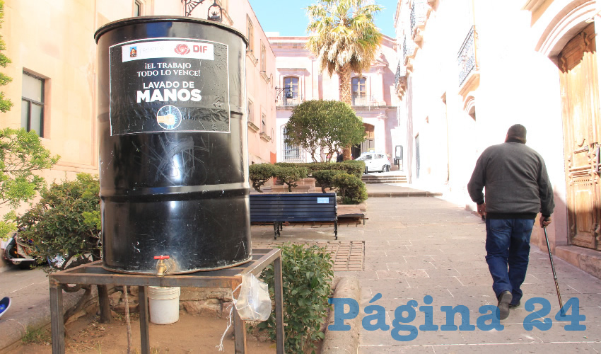 Los tinacos están principalmente instalados en plazas públicas donde se desarrolla alguna actividad económica y donde pudiera concentrarse mayor número de personas (Foto: Rocío Castro Alvarado)