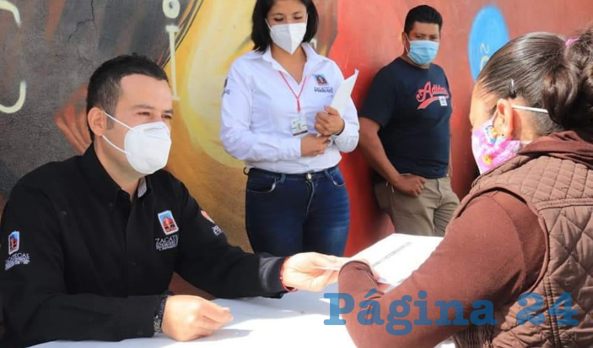 El alcalde capitalino Ulises Mejía Haro entregó becas a estudiantes de niveles primaria y secundaria, derivado de las solicitudes recibidas a través de las audiencias públicas de “Martes con tu Alcalde” (Foto: Cortesía)