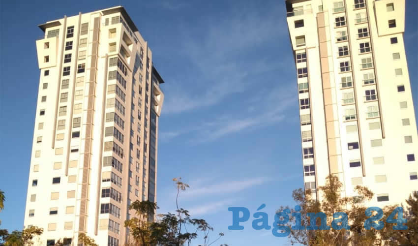 El parque que se ubica en los cruces de las avenidas Rafael Sanzio y San Luis Gonzaga, sitio que les fue despojado a los vecinos por el equipo de futbol americano Carneros y que fue vendido a una constructora que edificó dos torres de departamentos y una plaza comercial/Foto: Francisco Tapia