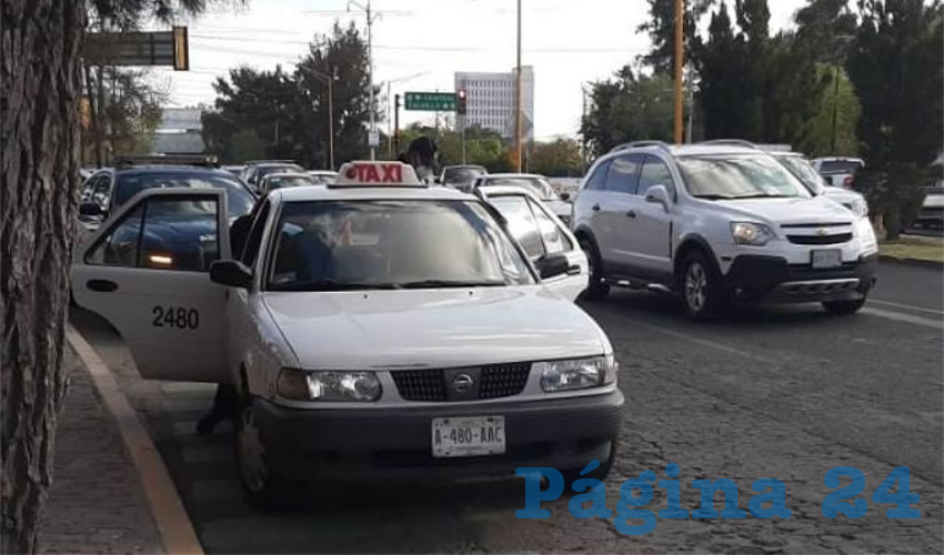 Este taxi embistió a la menor de nueve años