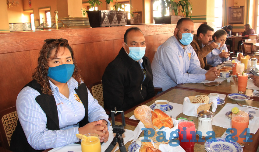 En conferencia de prensa, integrantes del Sindicato de Trabajadores del Colegio de Estudios Científicos y Tecnológicos del Estado de Zacatecas (Cecytez) y de los Centros de Educación Media Superior a Distancia (MSAD) dijeron que desde el jueves 21 de enero están en paro de labores, ya que no se les ha pagado la primera quincena de enero (Foto: Rocío Castro Alvarado)