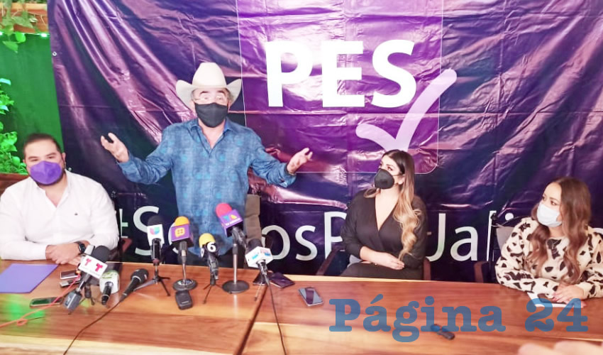 “Me siento honrado que se sumen a este esfuerzo de que el PES es la alternativa política que la gente necesita como herramienta para alcanzar sus anhelos”, dijo Gilberto García, presidente estatal del Partido Encuentro Solidario, sobre la reciente suma de Vicente Fernández Jr. y su esposa a esta organización/Foto: Especial
