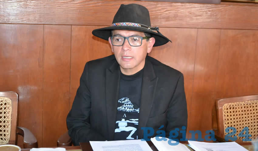 Álvaro García Hernández, aspirante a la dirección de la Unidad Académica de Derecho de la BUAZ, por la planilla Revolución Intelectual Universitaria, sostuvo que ha sido objeto de conductas antijurídicas que van desde amenazas de muerte contra su familia, todo adverso a su carrera como universitario, todo desde el pasado proceso (Foto: Merari Martínez)
