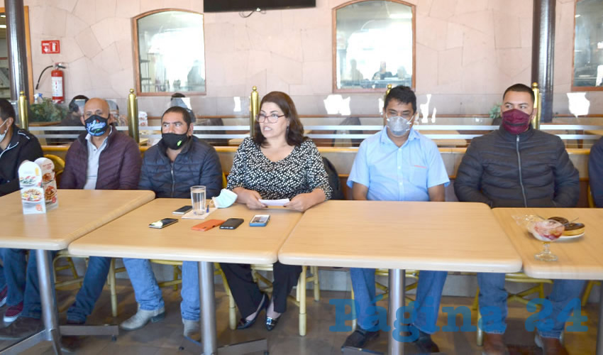 Militantes, regidores, exdirigentes, exsecretarios y delegados del Partido de la Revolución Democrática (PRD) de los municipios de Loreto, Noria de Ángeles, Villa García y Villa González Ortega, renunciaron a este instituto político para unirse al proyecto de David Monreal Ávila, quien encabeza la alianza entre el Movimiento Regeneración Nacional (Morena), el Partido del Trabajo (PT) y el Verde Ecologista de México (PVEM) para la gubernatura de Zacatecas (Foto: Merari Martínez)