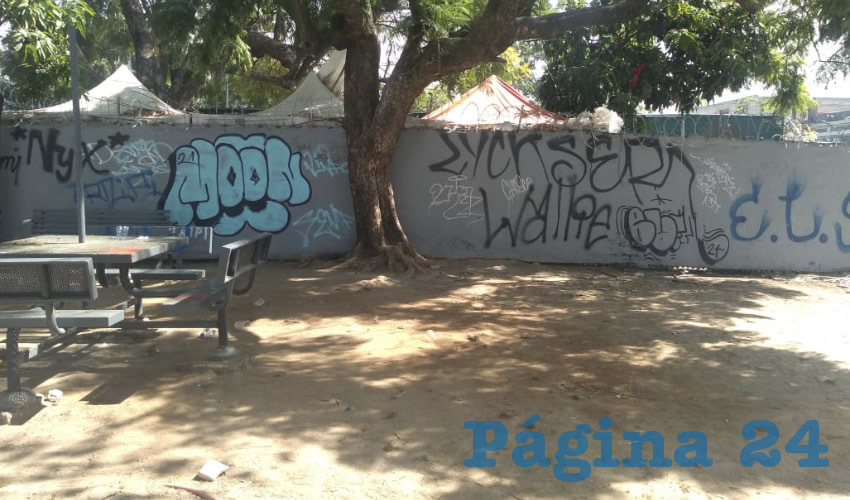 El hecho de que se haya activado la contingencia ha motivado que se haya abandonado en cierta medida el parque y la zona. Hay menos comercio y mayor presencia de rateros. A esto se suma el escaso alumbrado y la pasividad de oficiales tapatíos para actuar en la zona/Foto: Francisco Tapia
