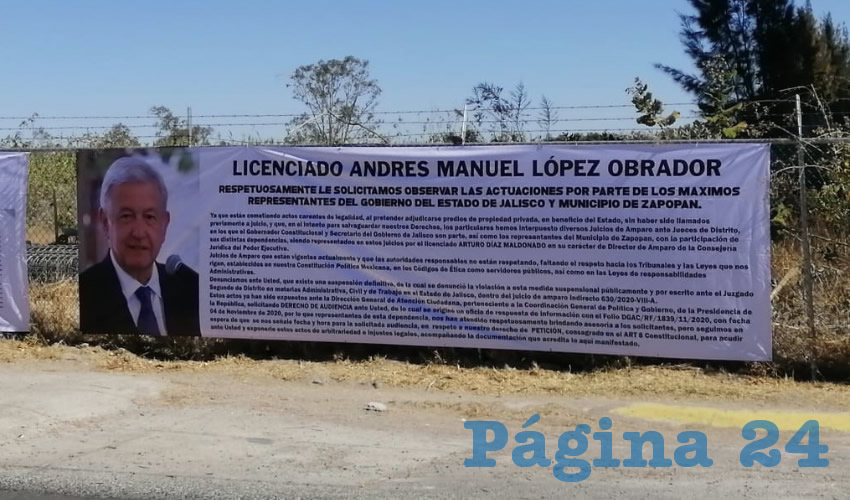 Eran cuatro lonas de gran tamaño en las que se hacía un resumen del caso y se denunciaba públicamente a las autoridades responsables. Una de ellas hacía un llamado al presidente de la República, Andrés Manuel López Obrador, para que su gobierno tome parte en el caso