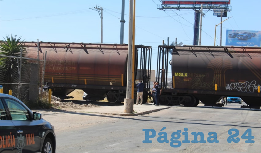 El fatal percance ocurri&oacute; en el cruce de las v&iacute;as con avenida Aguascalientes Norte