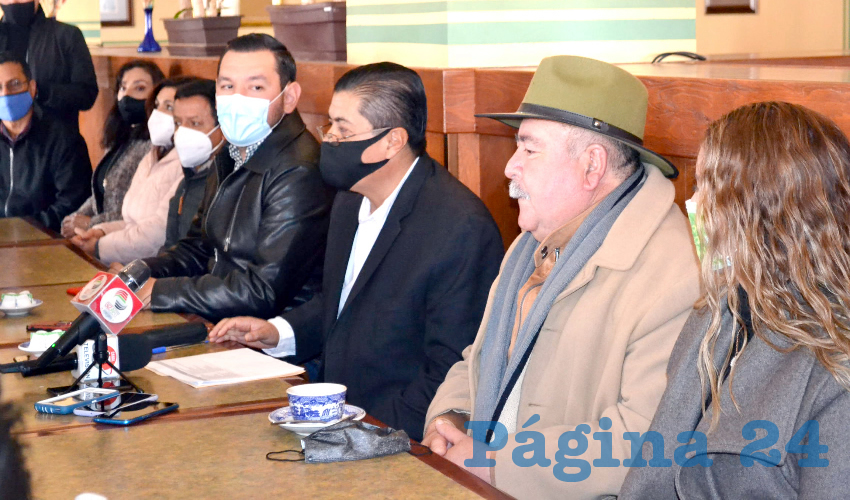 En conferencia de prensa, integrantes del Partido Revolucionario Institucional (PRI) y Acción Nacional (PAN), originarios del municipio de Jerez, comunicaron estar en desacuerdo con la coalición que ambos institutitos políticos firmaron, en conjunto con el Partido de la Revolución Democrática (PRD), llamada “Va por Zacatecas” (Foto: Merari Martínez Castro)