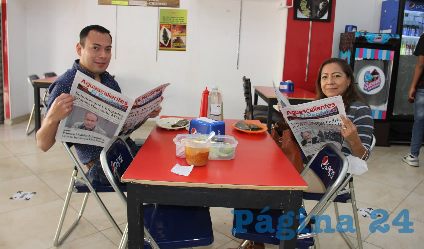 En el restaurante El Maizito Azul desayunaron Miguel Alc&aacute;ntara y su mam&aacute; Leticia Retiz